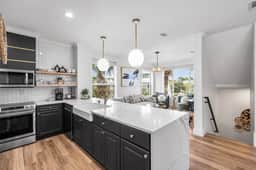 Big Blue Crab | Sleeps 20 | 4 King ensuites | 7BR