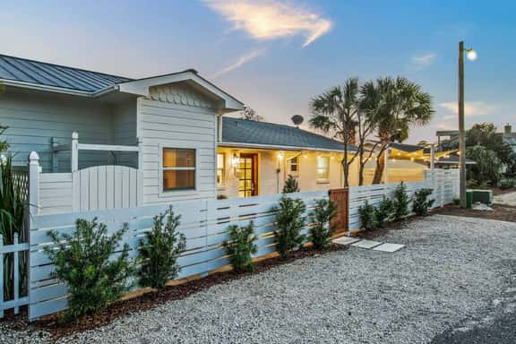 Golf Cart-Hot Tub-Bikes-Beach Gear 4BR Bungalow! - Image 1