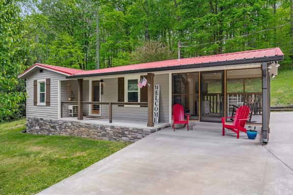 Center Hill Lake Cottage at Hidden Harbor Marina - Image 1