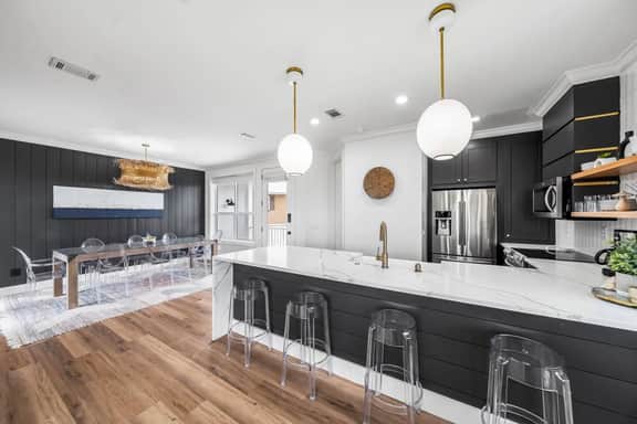Big Blue Crab | Sleeps 20 | 4 King ensuites | 7BR